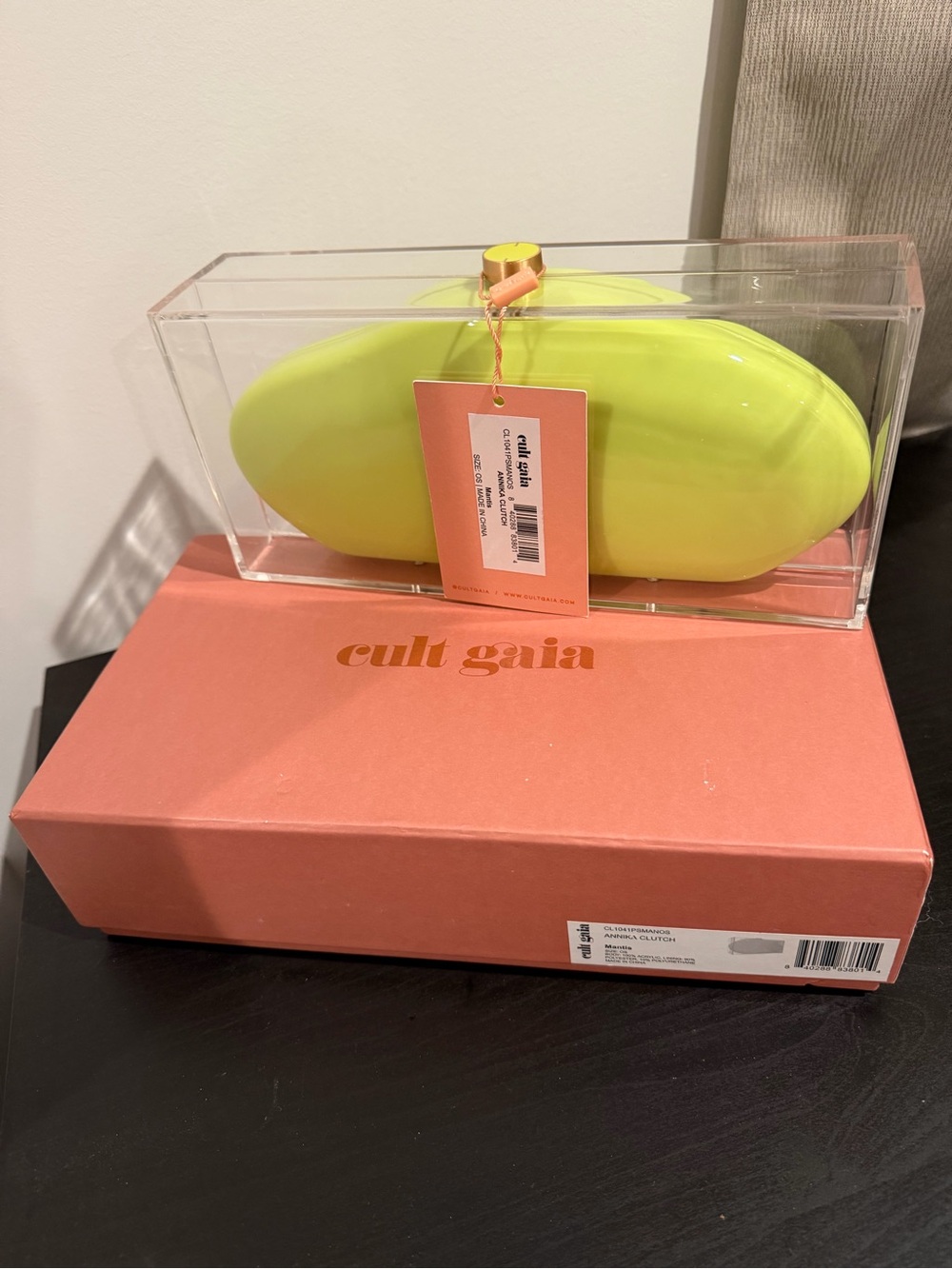 cult gaia neon chartreuse sculptural clutch with gold knob - Picture 4 of 4